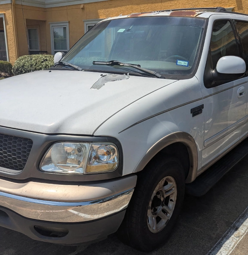 White Ford Expedition parked at an apartment complex in Spring, TX.